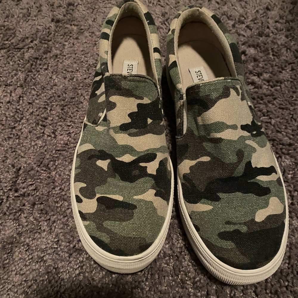 Steve madden camo slip ons